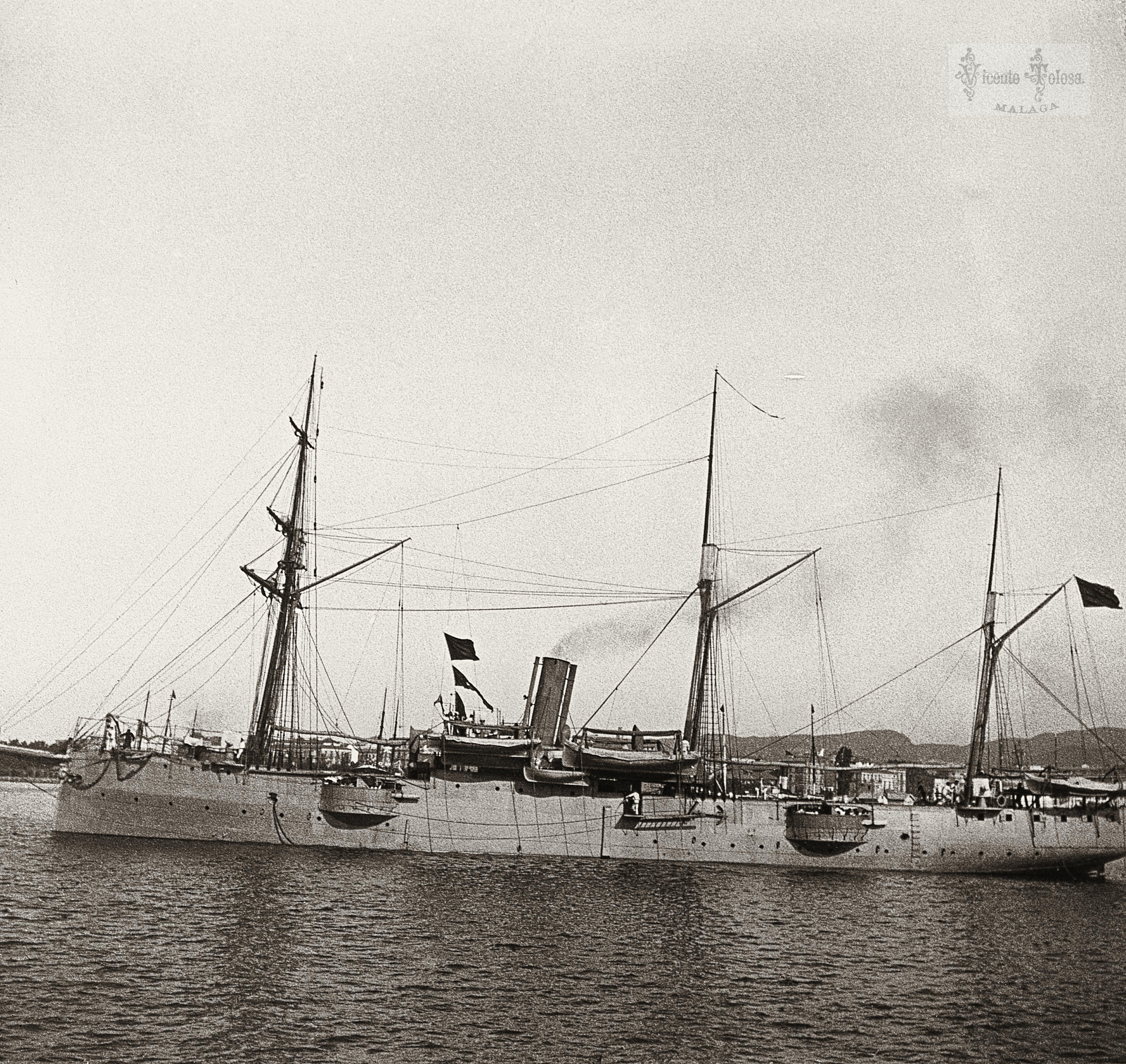 Malaga: Crucero "Infanta Isabel" saliendo del puerto. 1905