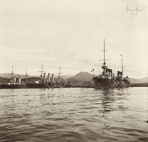 Malaga: "Princesa de Asturias", "Carlos V" y "Jeanne d'Arc" anclados en el antepuerto. 1906