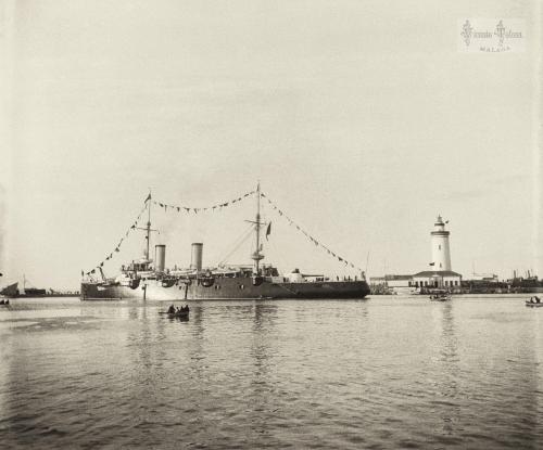 Malaga: Crucero Cataluña entrando en el puerto. 1-1-1911. (negativo en vidrio)