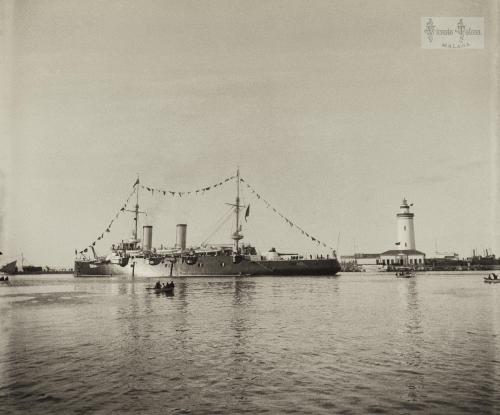 Malaga: Crucero Cataluña entrando en el puerto. 1-1-1911. (negativo en vidrio)