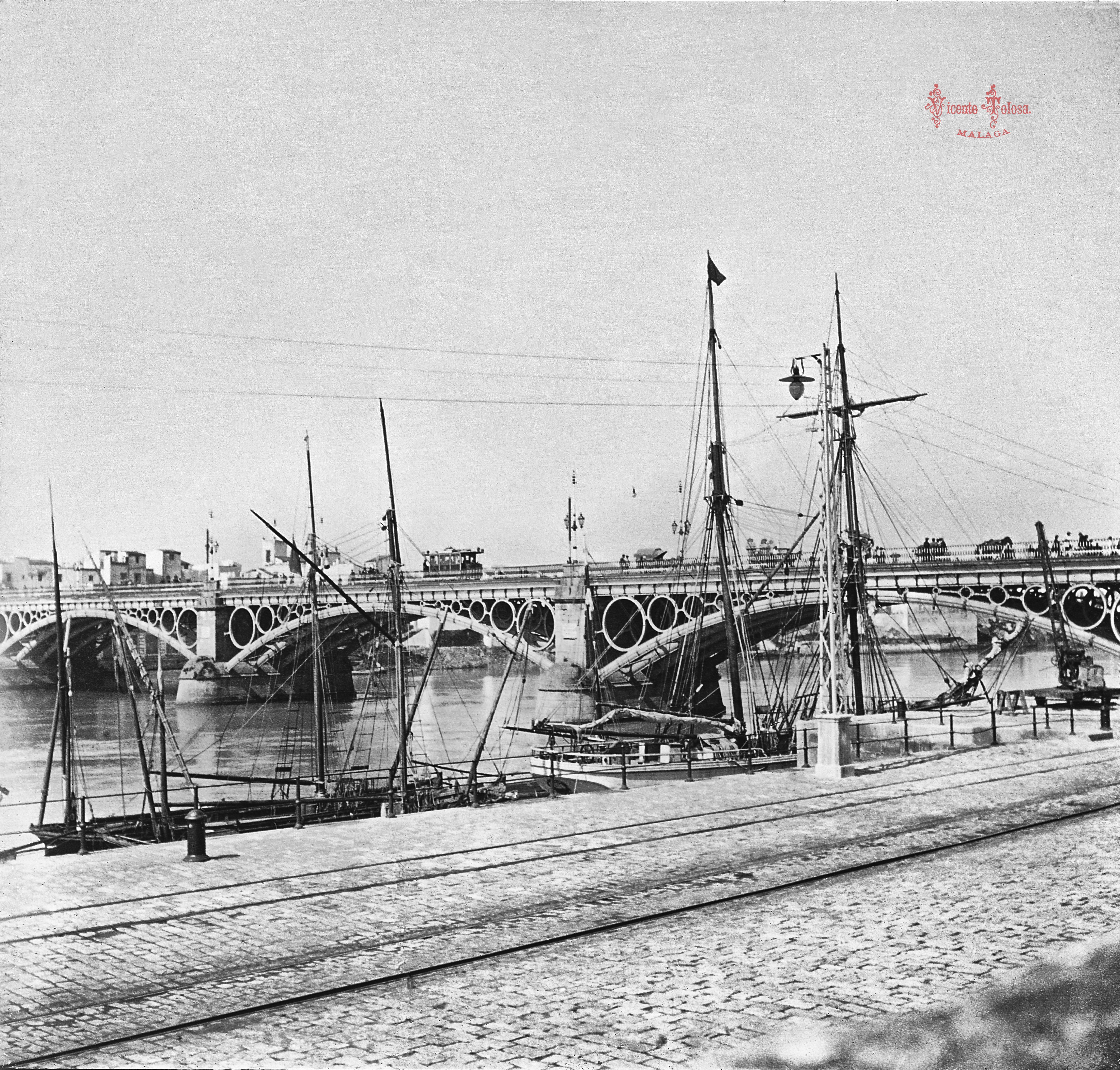Sevilla: Muelle y puente de Triana. 1906. (positivo en vidrio)