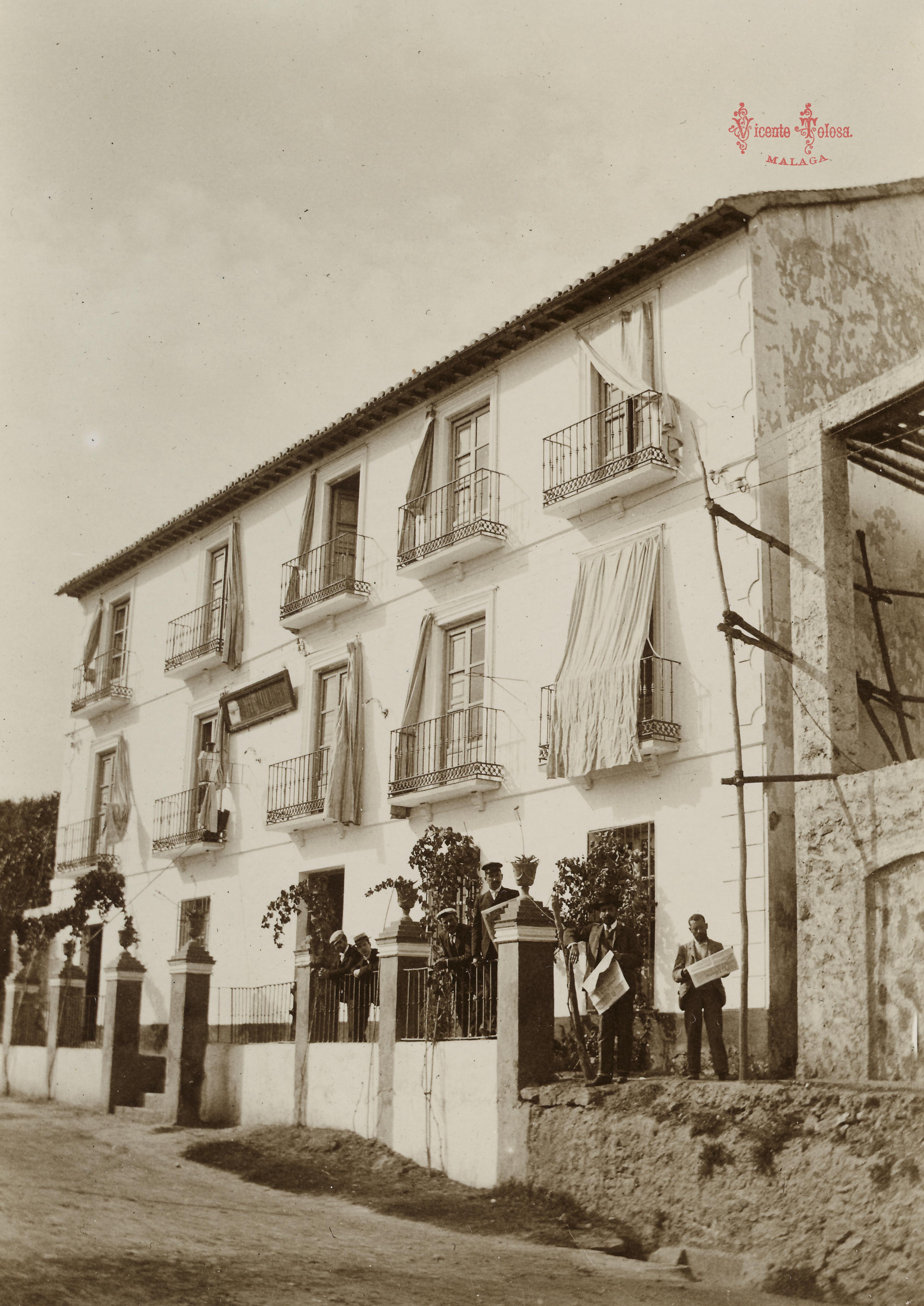 Lanjaron: Fonda Malaguena. (Leyendo "El Liberal"). 1903