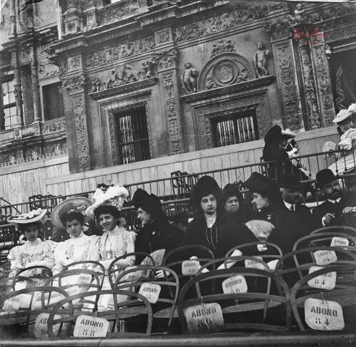 Sevilla: Tribuna en la plaza de San Francisco. 1906. (positivo en vidrio)