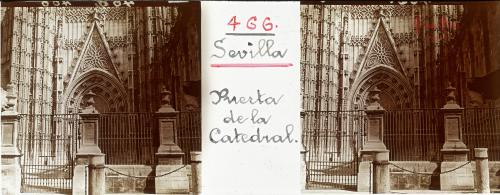 Sevilla: Puerta de la Catedral. 1906