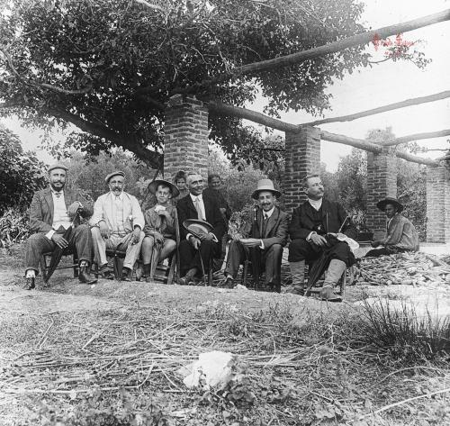 Lanjaron: Grupo en el cortijo del Olivar. V.T. 1906