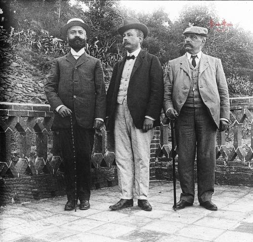 Lanjaron: Grupo en la azotea del balneario. 1906