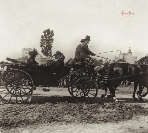 Malaga: La reina de Inglaterra en coche. 13 de mayo de 1906. (positivo en vidrio)