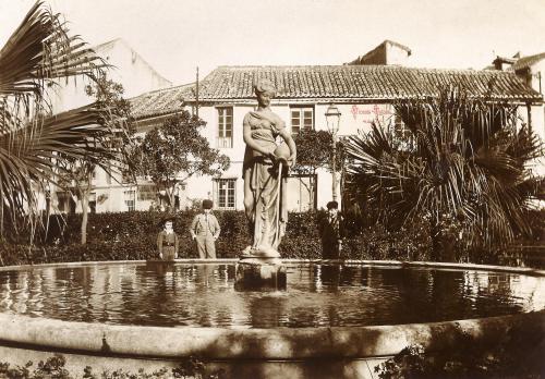 Málaga: Fuente de la Ninfa. La Ninfa del Cántaro (también conocida como "La Muñeca"). 1903