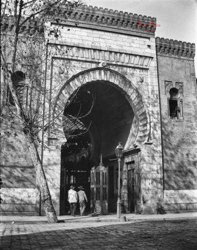 Malaga. Puerta del Mercado (Puerta de Atarazanas). 1900. (negativo en vidrio)