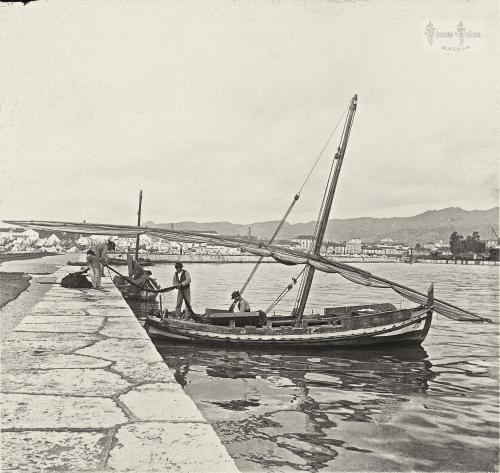 Malaga: Barca de pesca. 1908. (positivo en vidrio)
