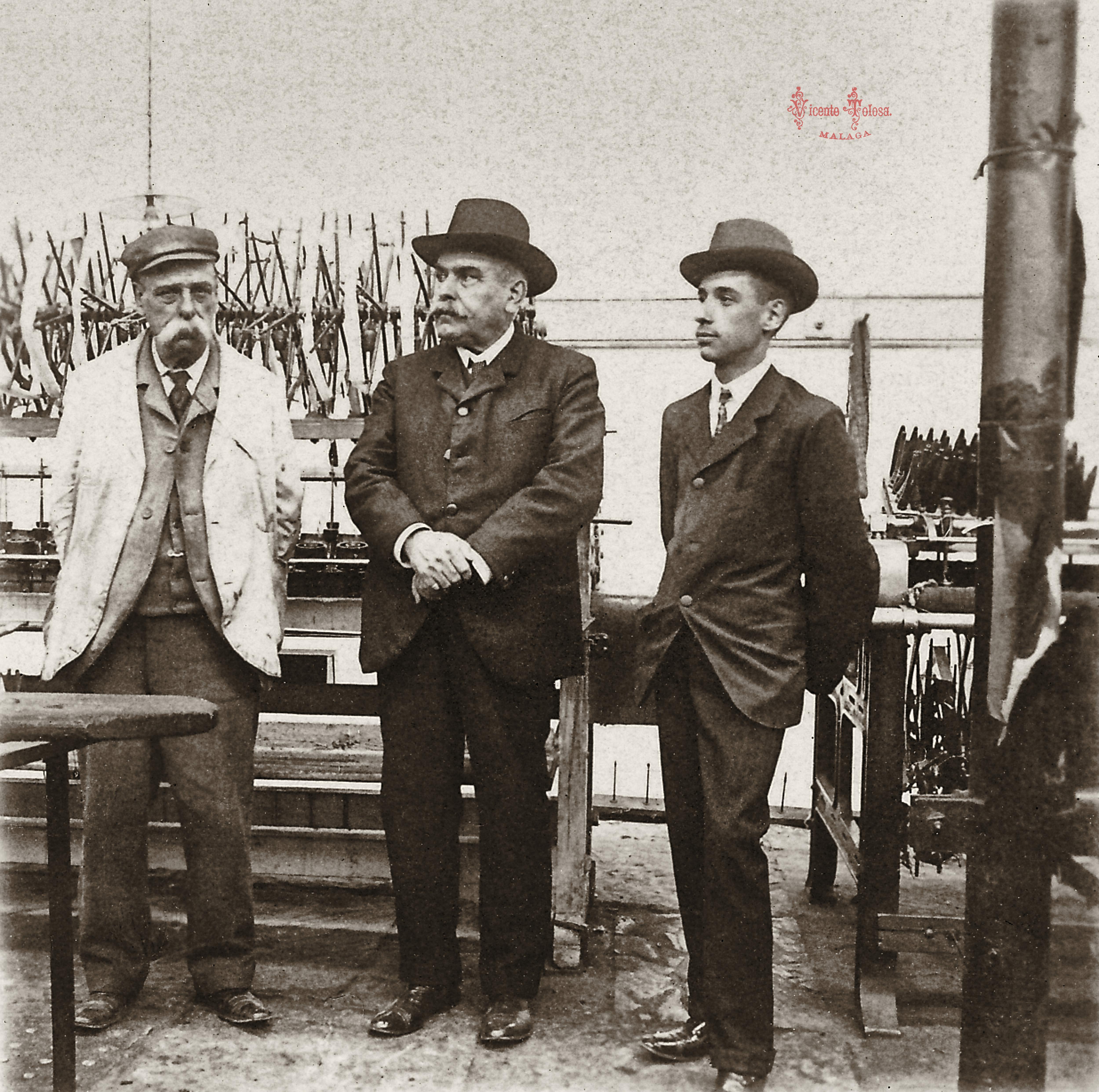 Malaga: Industria Malaguena.  (Abuelo Antonio es el de la derecha)