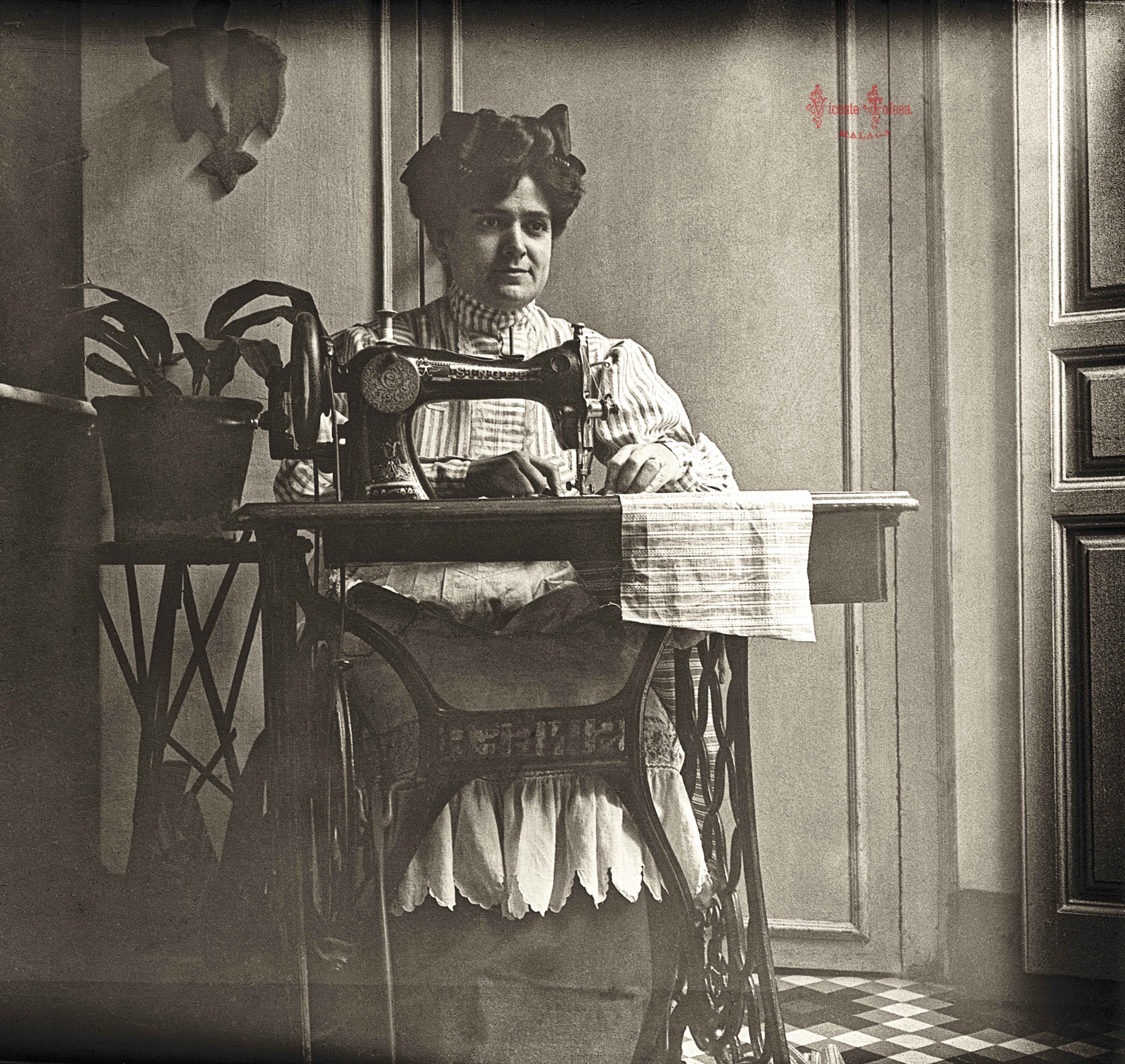Malaga: Rosario Gimenez Navarro. 1908 (abuela) . (positivo en vidrio)