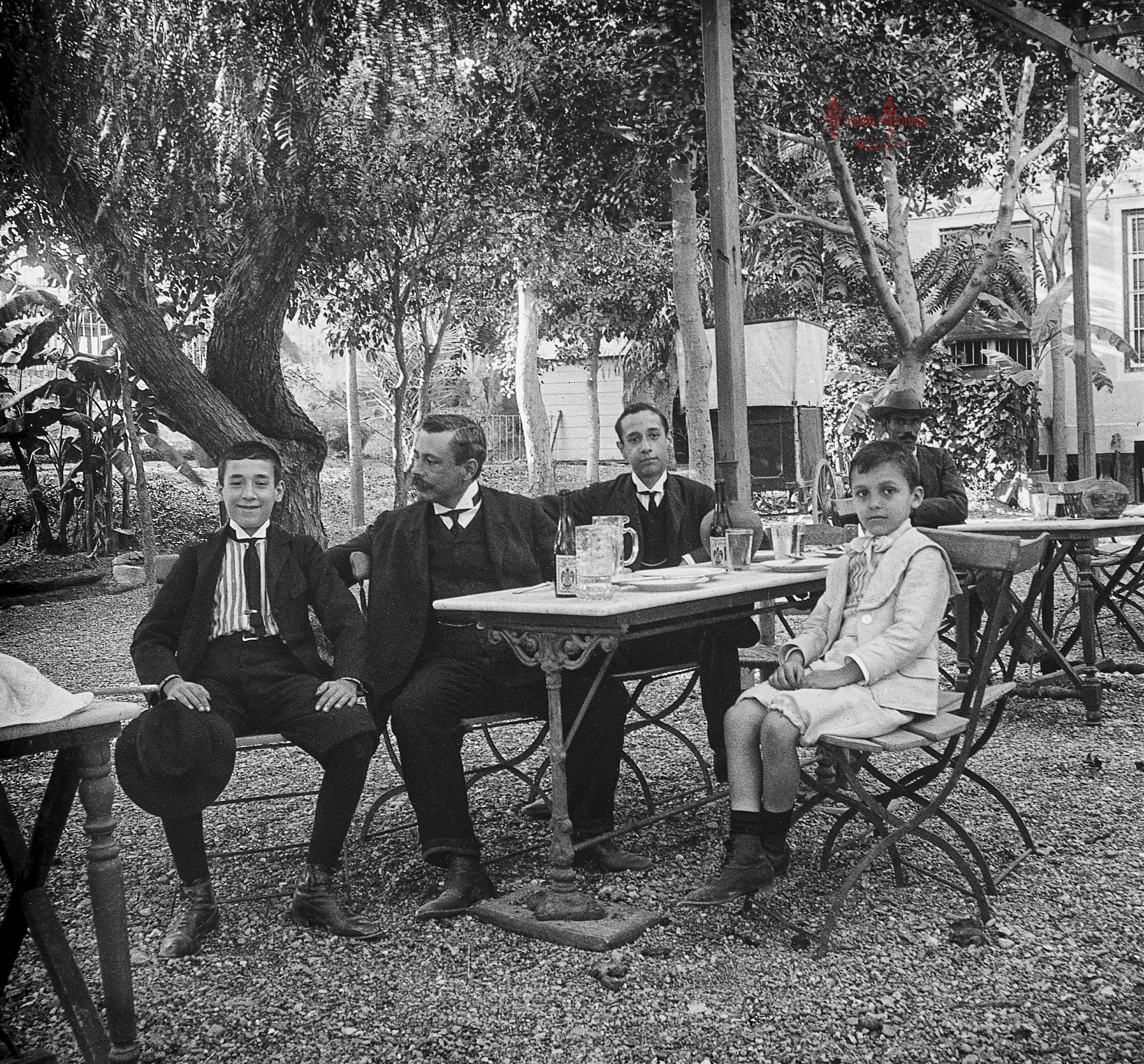 Malaga: Grupo en Hernán Cortés. 1904