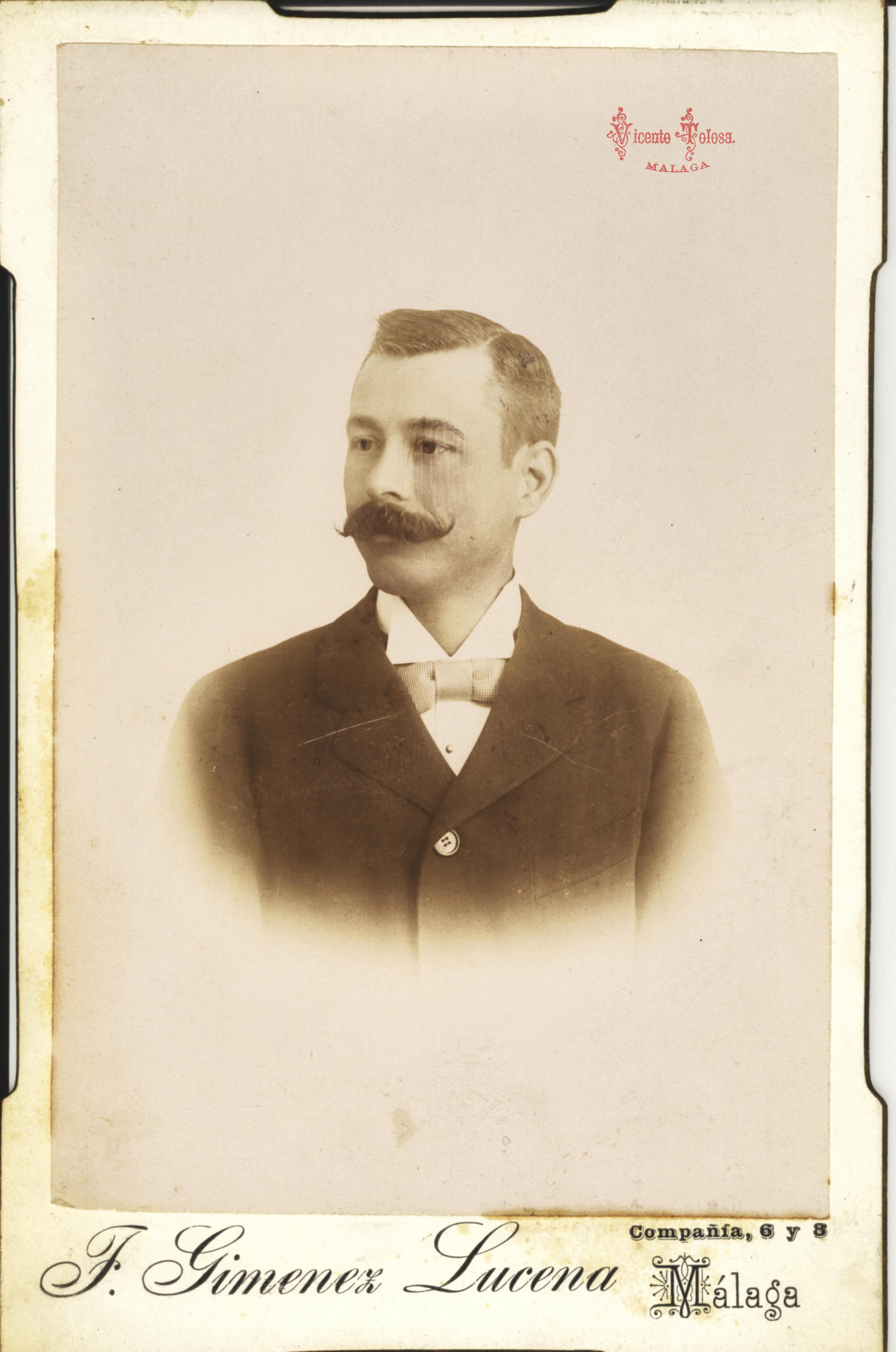 Vicente Tolosa Elorduy. 6-7-1901. El autor de la fotografia, Felipe Gimenez Lucena, aparece en la Historia de la fotografia en Malaga durante el siglo XIX con nombre destacado y, aunque llego a Malaga con tan solo diez anos, habia nacido en Coin.