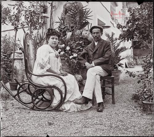 Malaga: Eloisa y Juan Antonio sentados. 1-7-1908